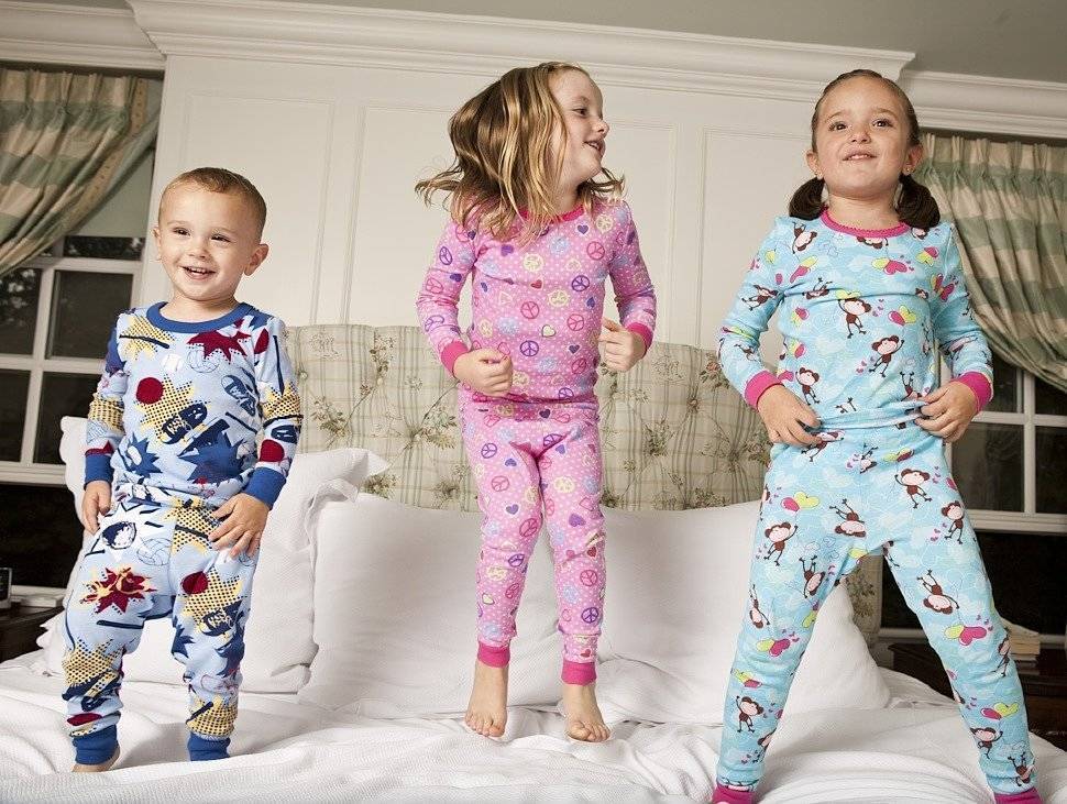 De la récréation à l’heure du coucher : des pyjamas confortables et douillets pour les enfants israéliens