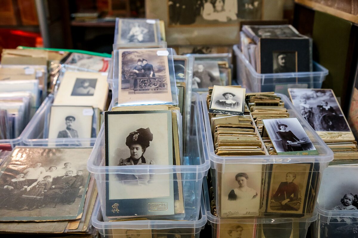 Buy collectible photos, letters in Israel on the bulletin board