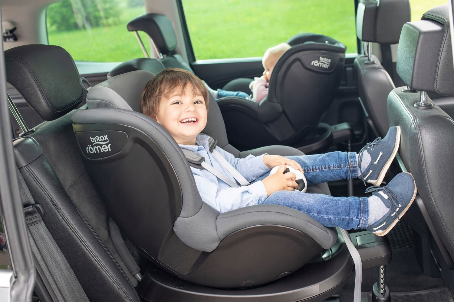 Divertissement en voiture : des sièges d'auto qui occupent les enfants lors de longs trajets