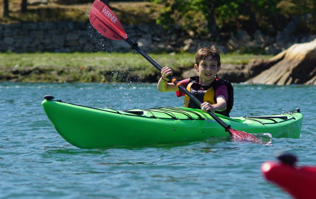 Buying Water Transport for Kids: Canoes and Kayaks on Bulletin Boards in Israel