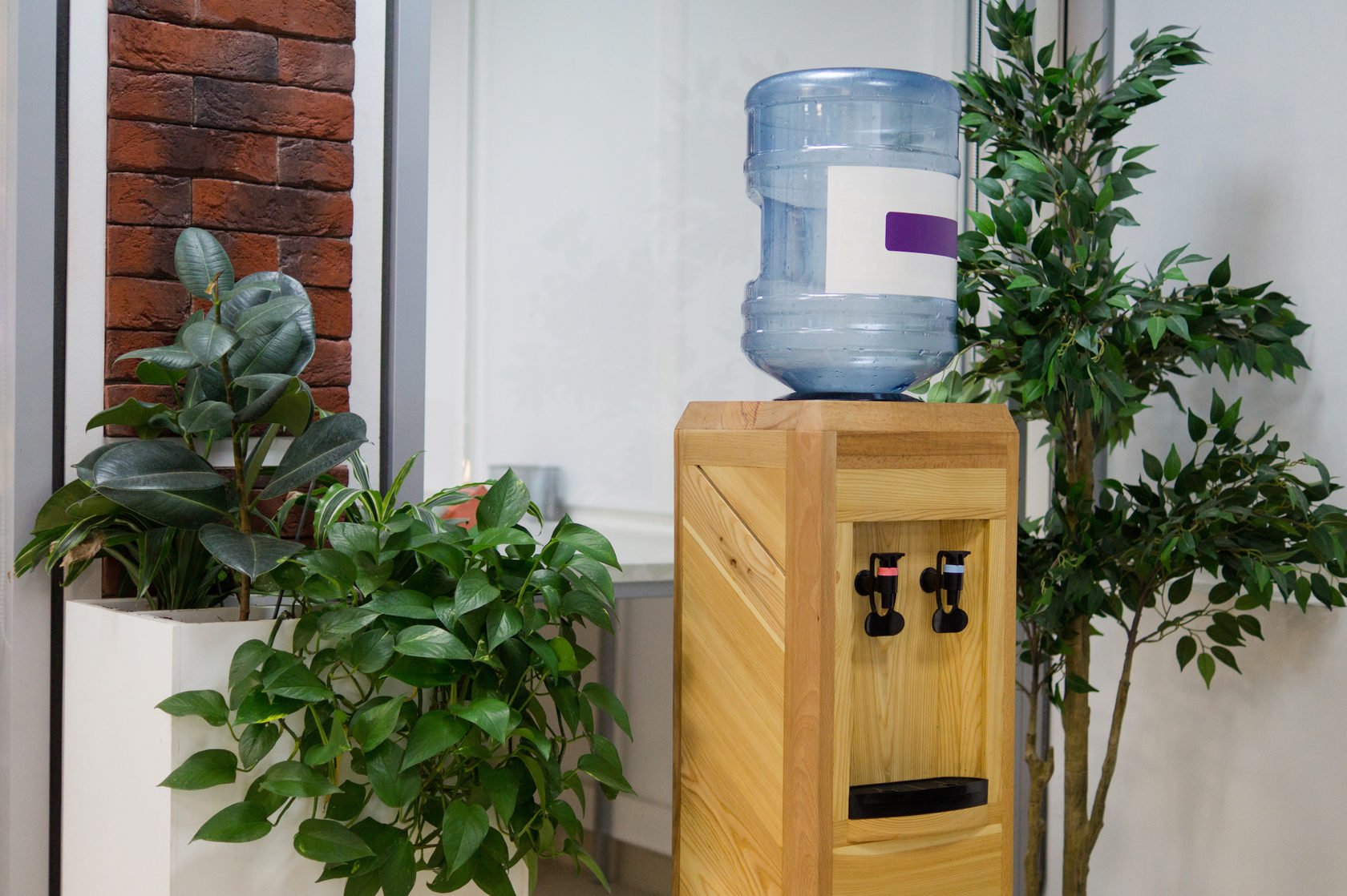 Hydratation respectueuse de l'environnement : caractéristiques durables des distributeurs d'eau modernes
