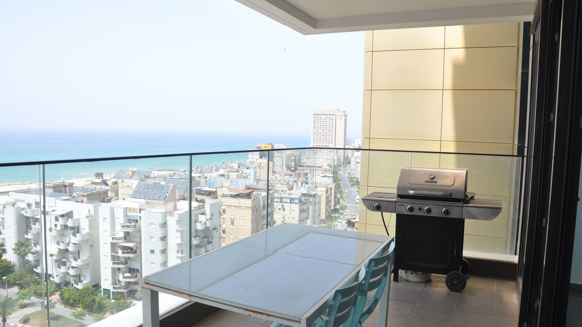 High-Rise Apartments in Bat Yam