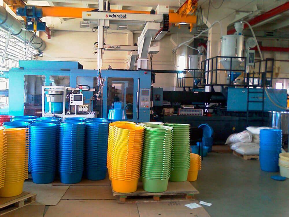 Sale of equipment for the production of plastic products in Israel