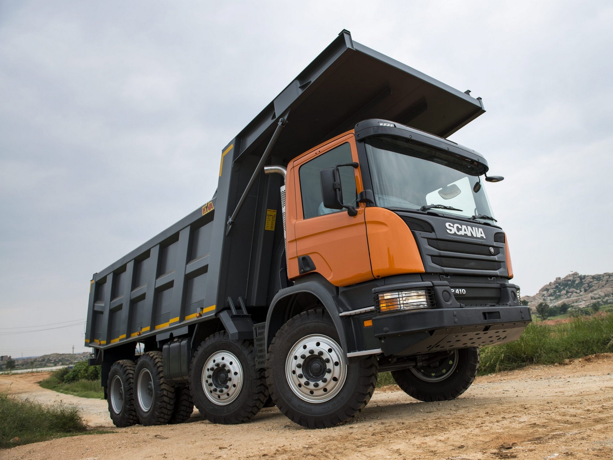 اختيار الشاحنة القلابة المناسبة للبناء ونقل البضائع في إسرائيل