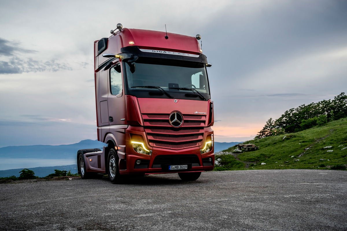 Buying a Mercedes-Benz truck on a bulletin board in Israel: detailed guide