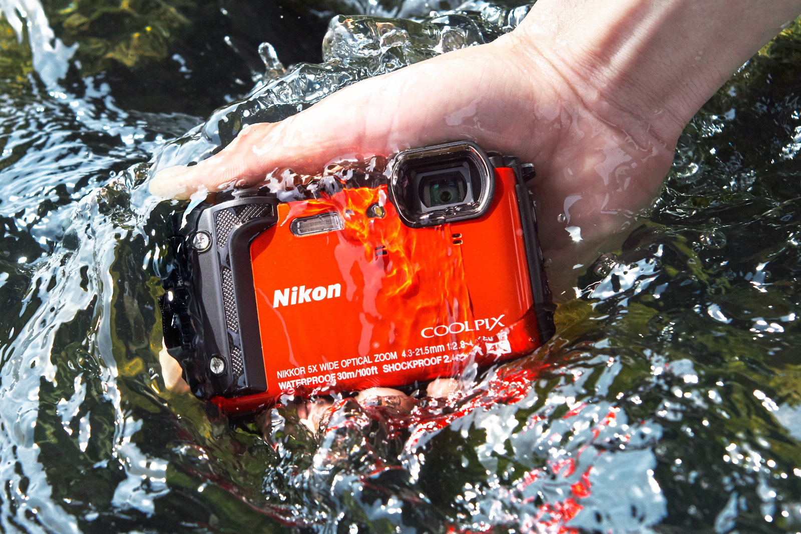 Nikon COOLPIX W300: קומפקטי קשיח ועמיד למים
