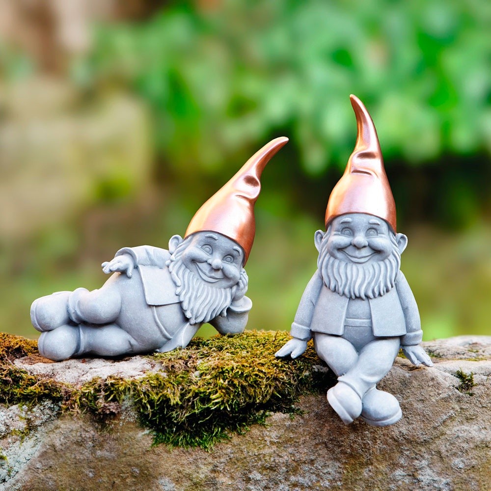 Buy garden gnomes on a bulletin board in Israel