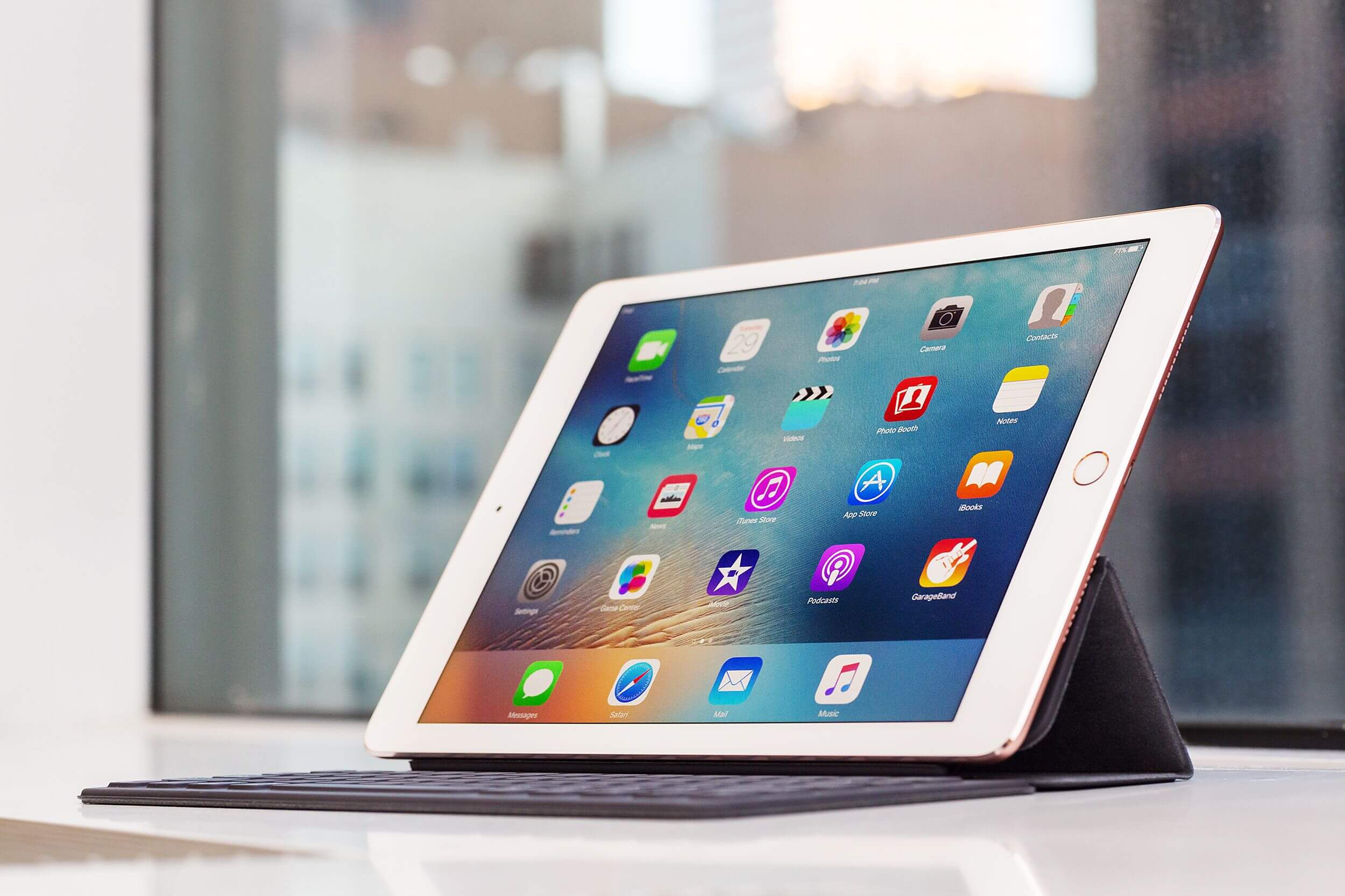 Why many people prefer Apple's iPad.