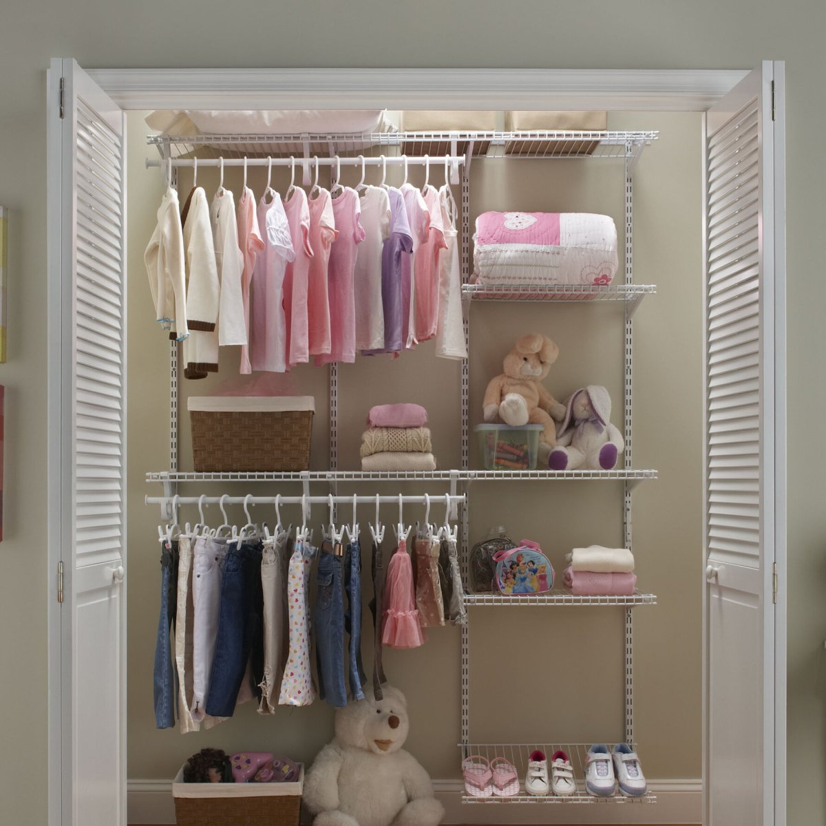 Tips for Organizing Your Child's Closet: Maximizing Space and Functionality