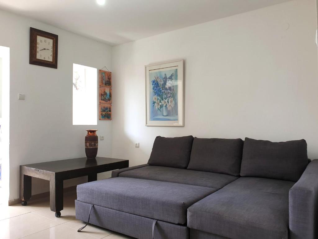 Tips for finding cheap apartments on the bulletin board in Kiryat Gat