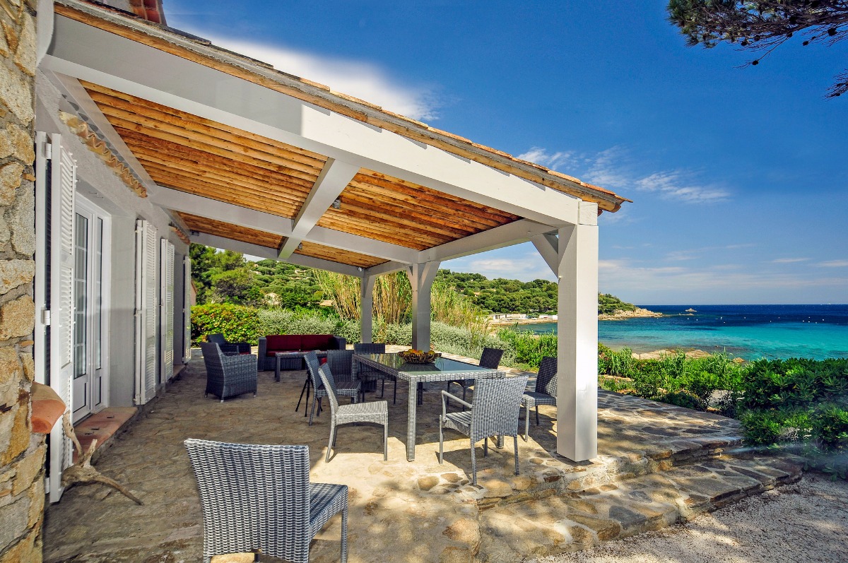 Эксклюзивная мечта побережья: Продажа частных домов с частными пляжами в Кесарии