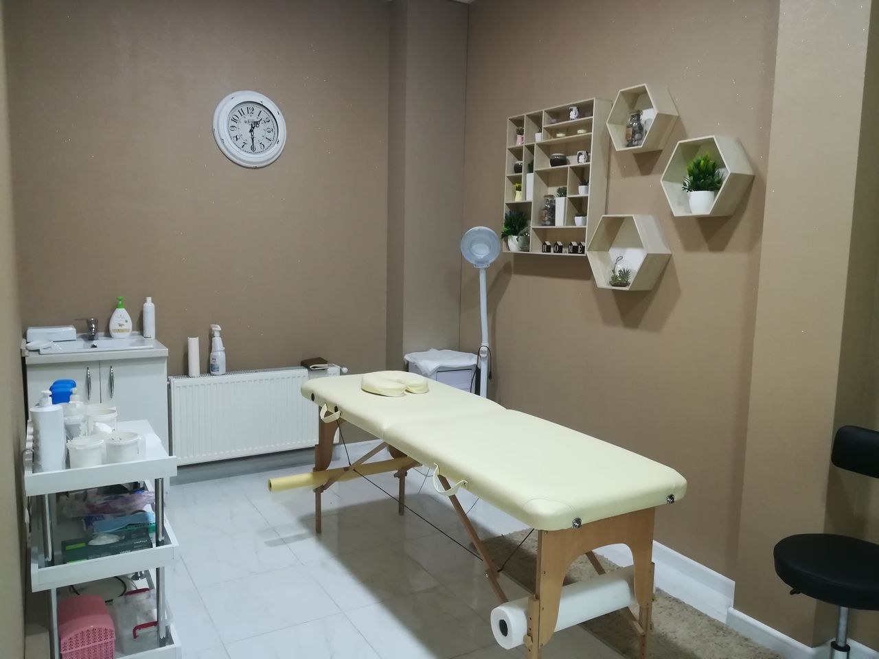 Purchase of salon equipment for waxing in Israel