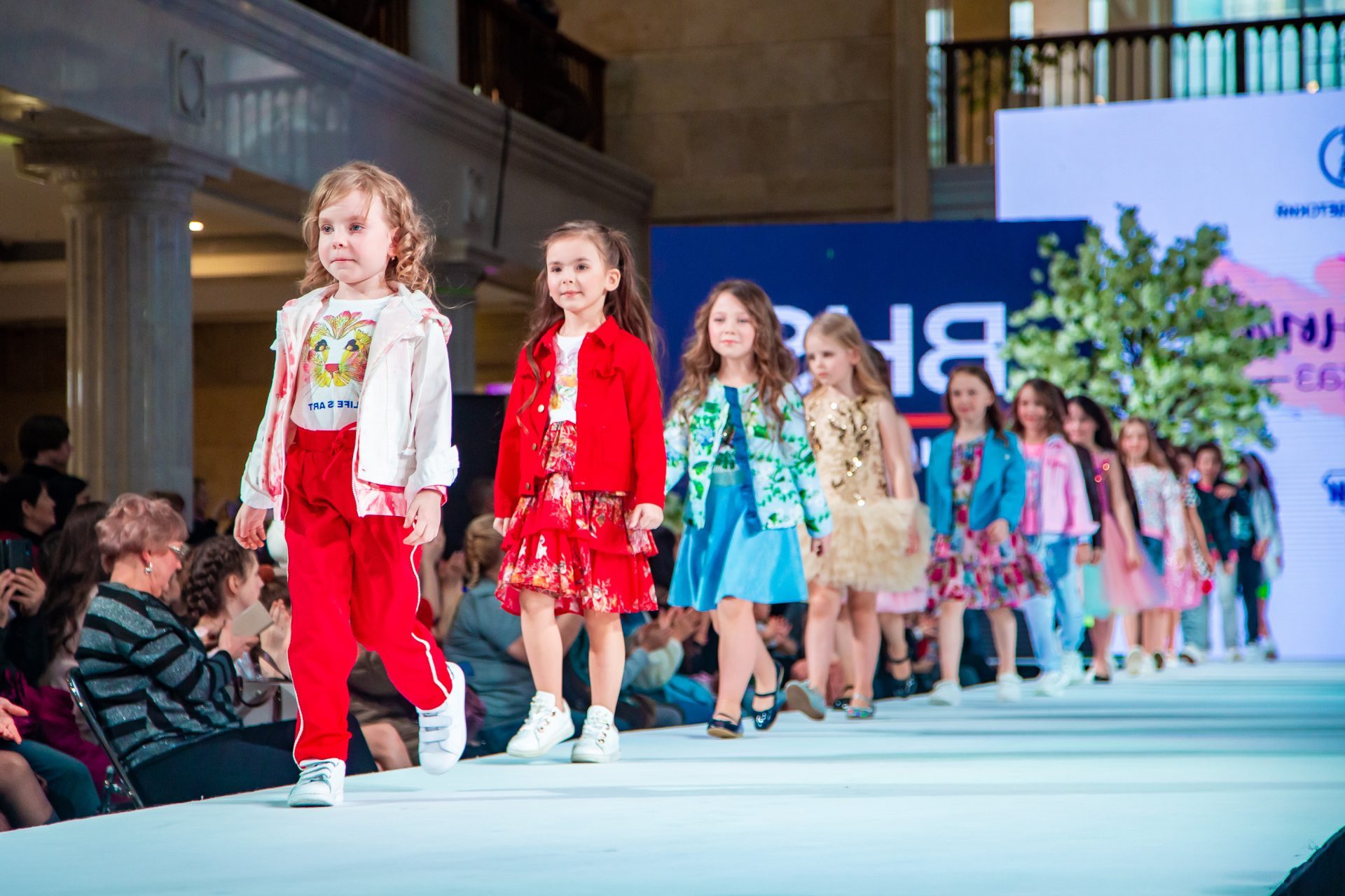 Влияние интернет-шопинга на тенденции детской моды в Израиле