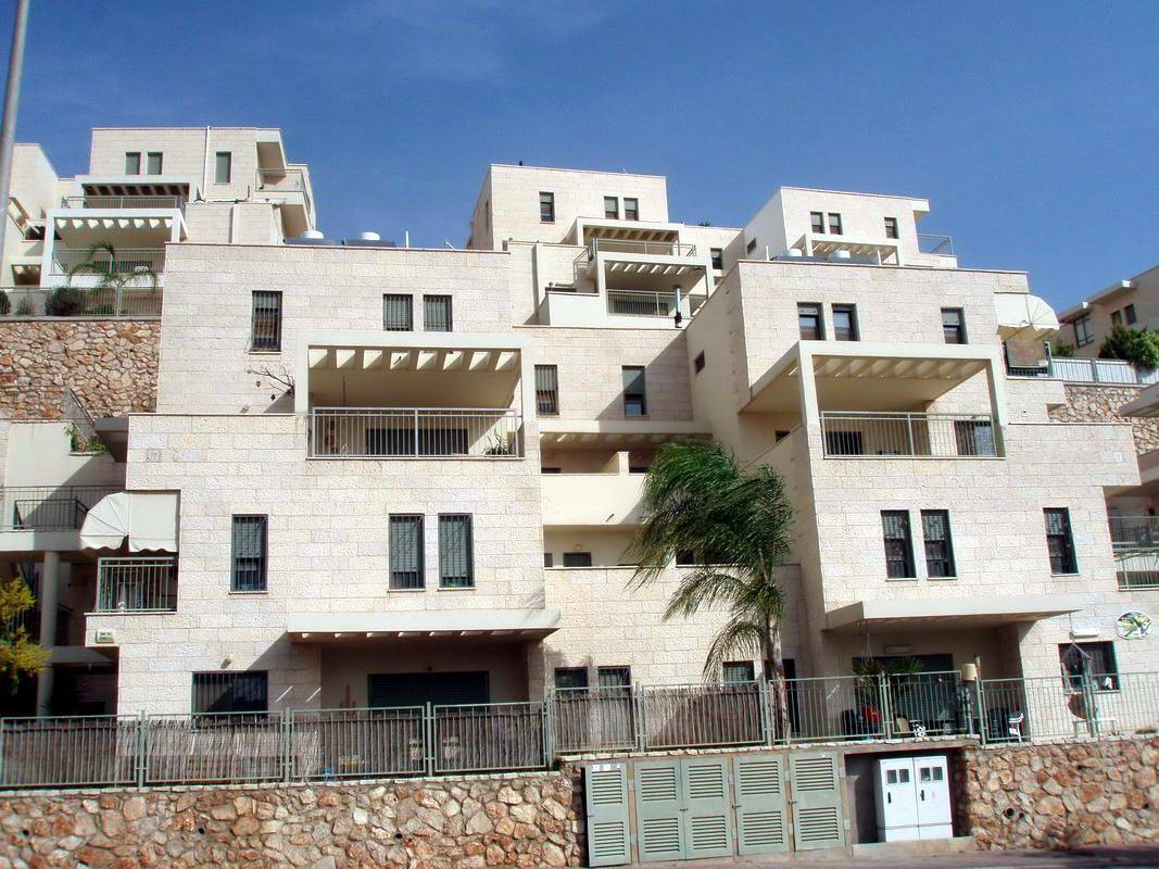 شراء شقة في مدينة كرميئيل على لوحة إعلانات في إسرائيل