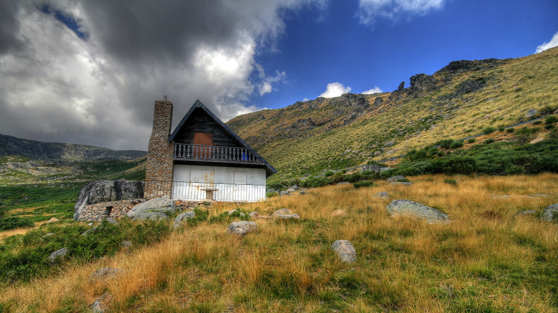 Maisons de montagne isolées sur les hauteurs du Golan