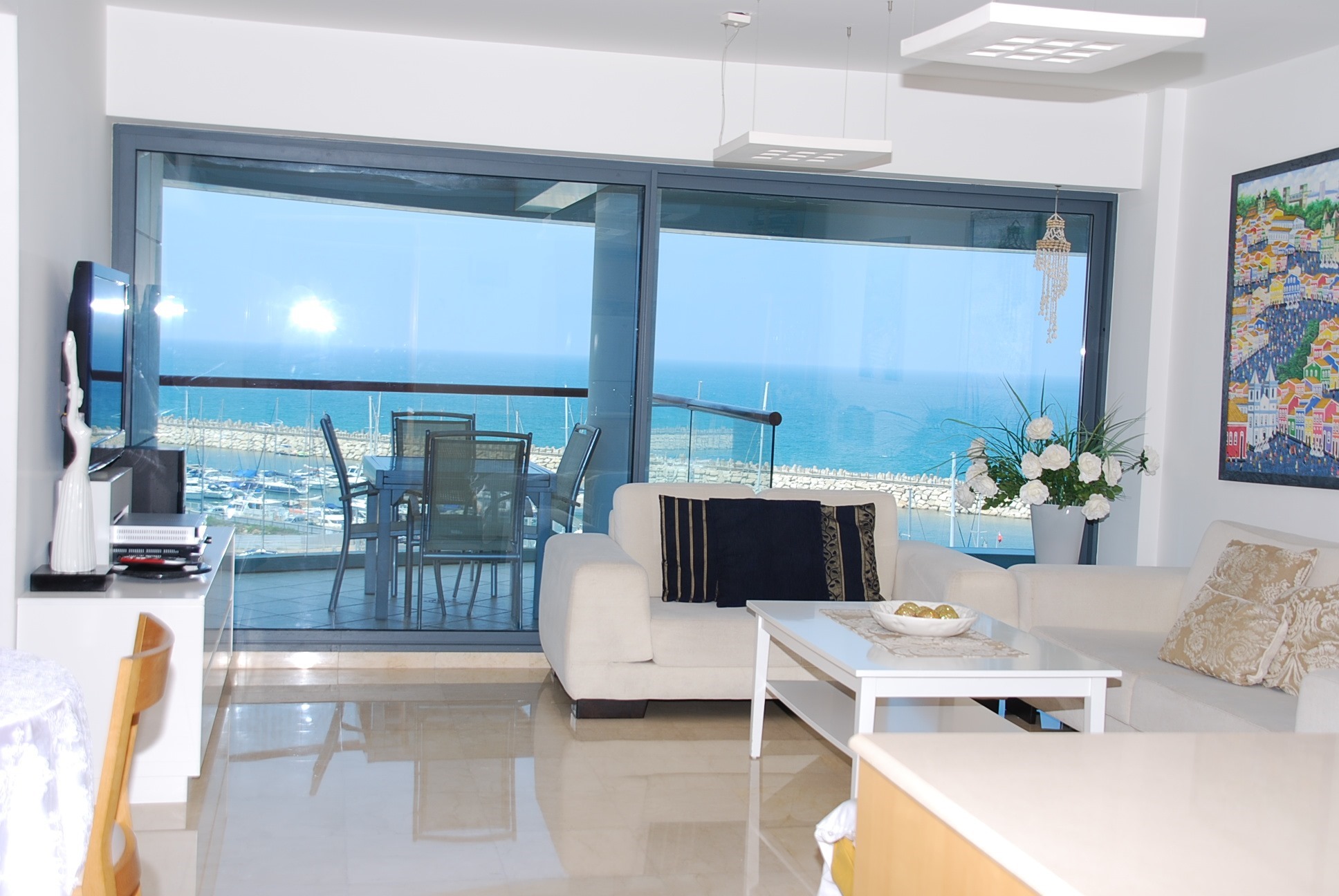 Vie sereine sur la côte : Appartements à vendre sur le remblai à Herzliya Marina