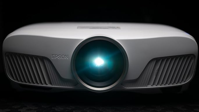 Epson Home Cinema 5050UB: מקרן 4K PRO-UHD עם HDR