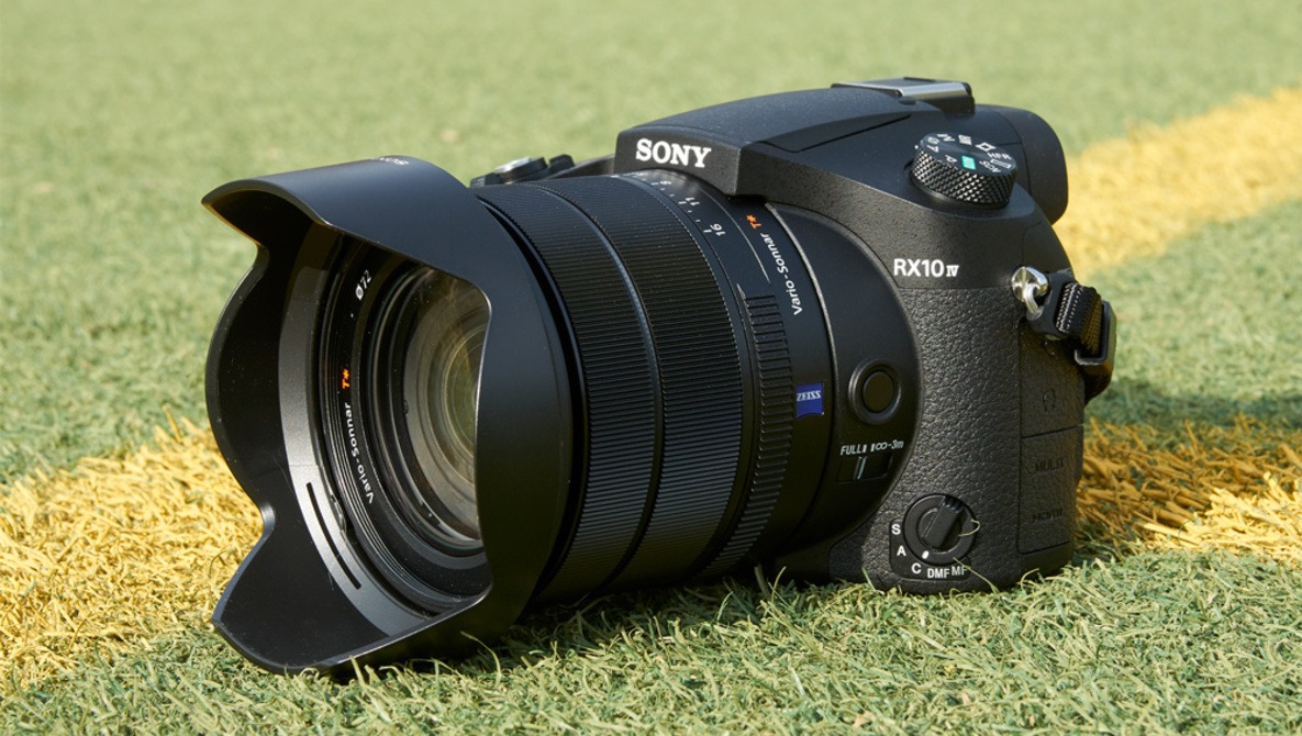 كاميرات مدمجة مع عدسات تكبير فائقة