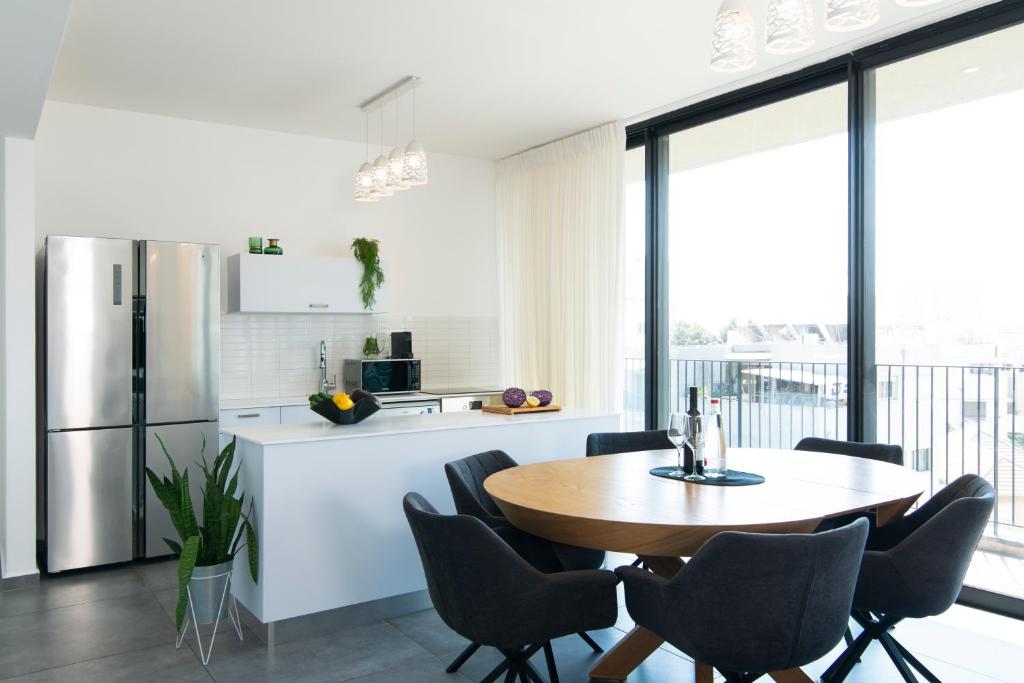 Rent a stylish apartment in Tel Aviv on Rothschild Boulevard