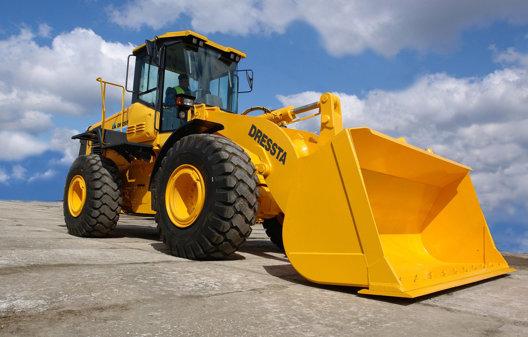 A Guide to Buying Used Wheel Loaders on the Bulletin Board in Israel