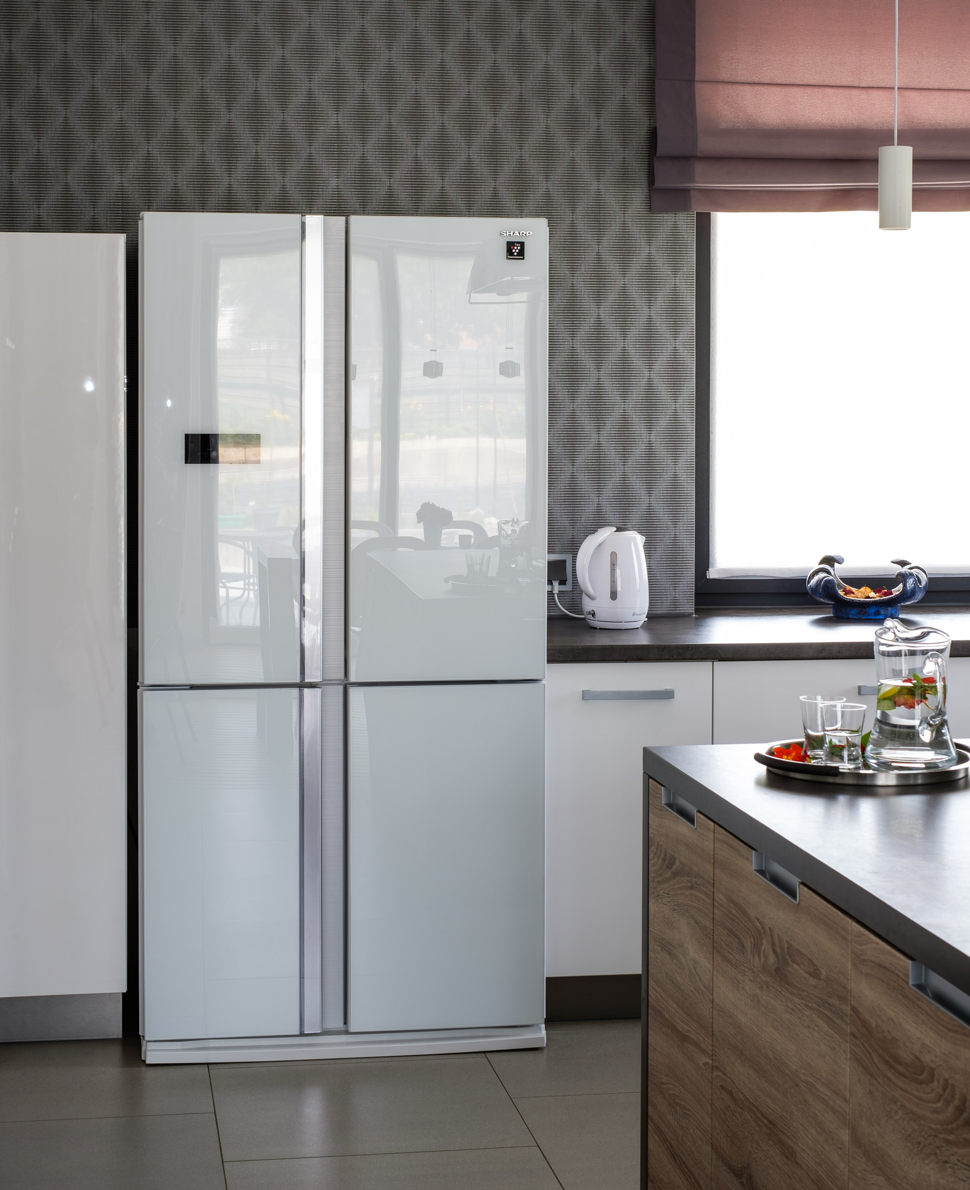 Передовая технология охлаждения: 4-дверный холодильник Sharp с Plasmacluster