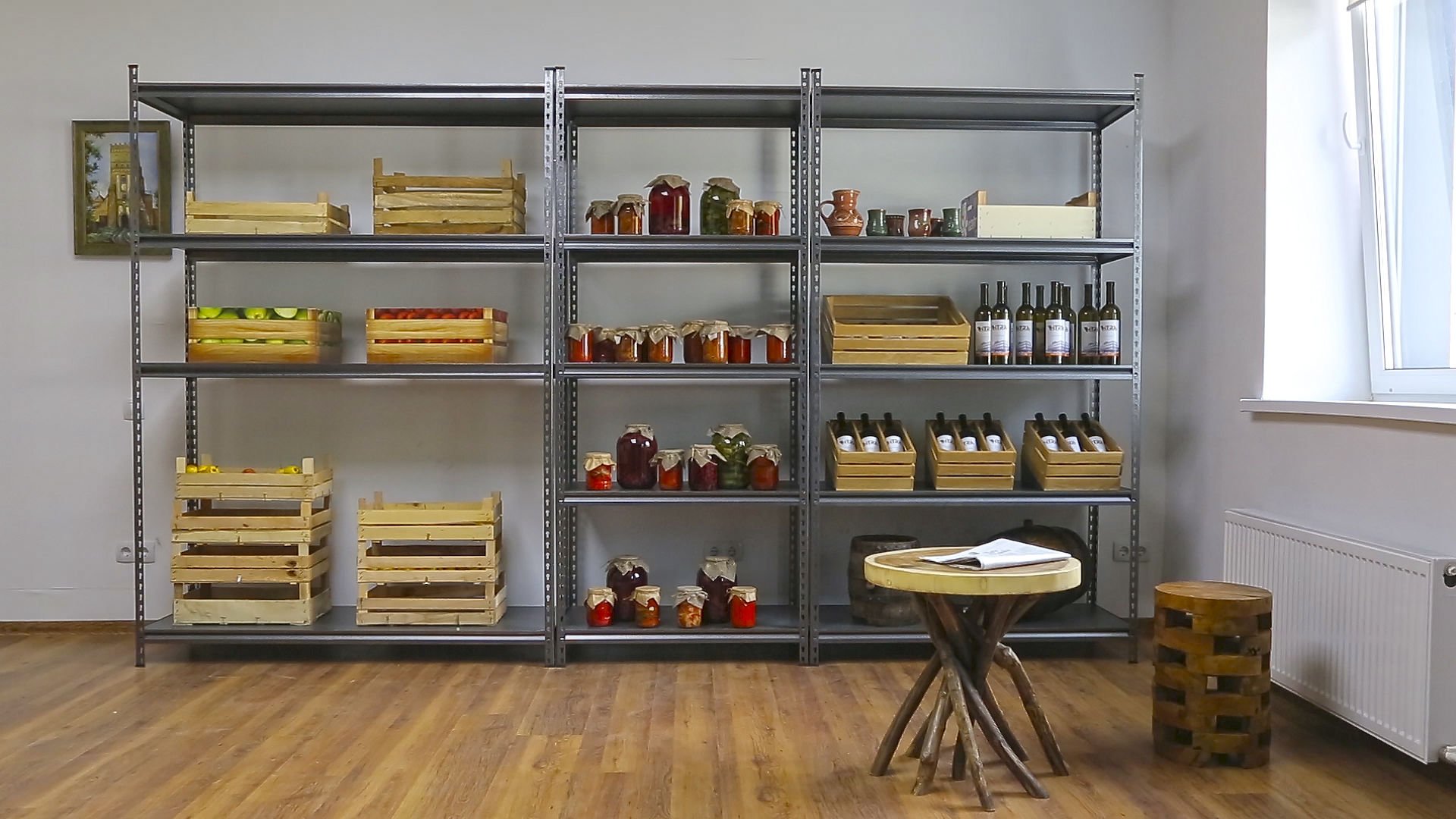 Organized Presentation: The Importance of Commercial Display Shelving and Storage in Cafes and Restaurants