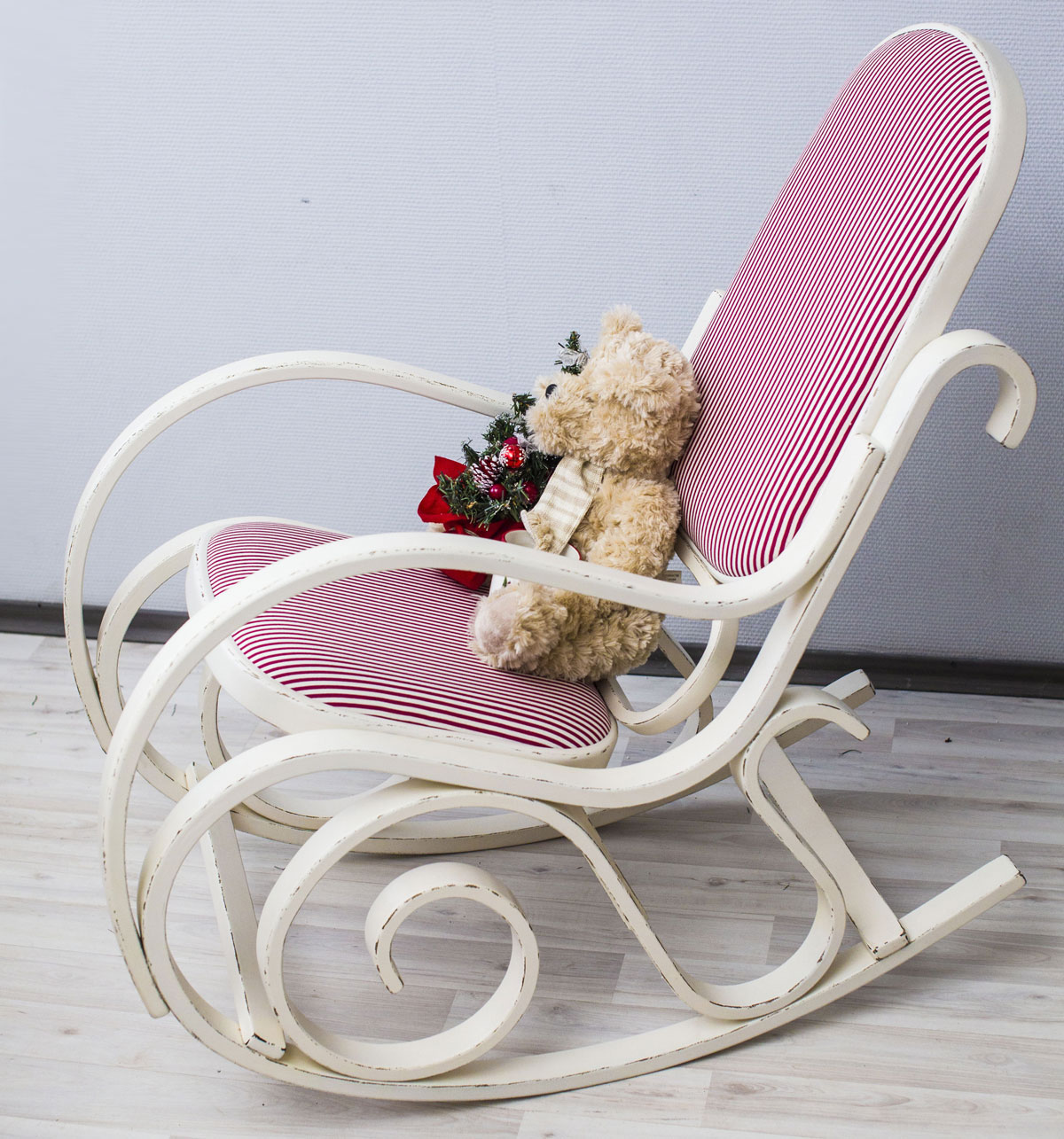 How to choose and buy a rocking chair for children on a bulletin board in Israel