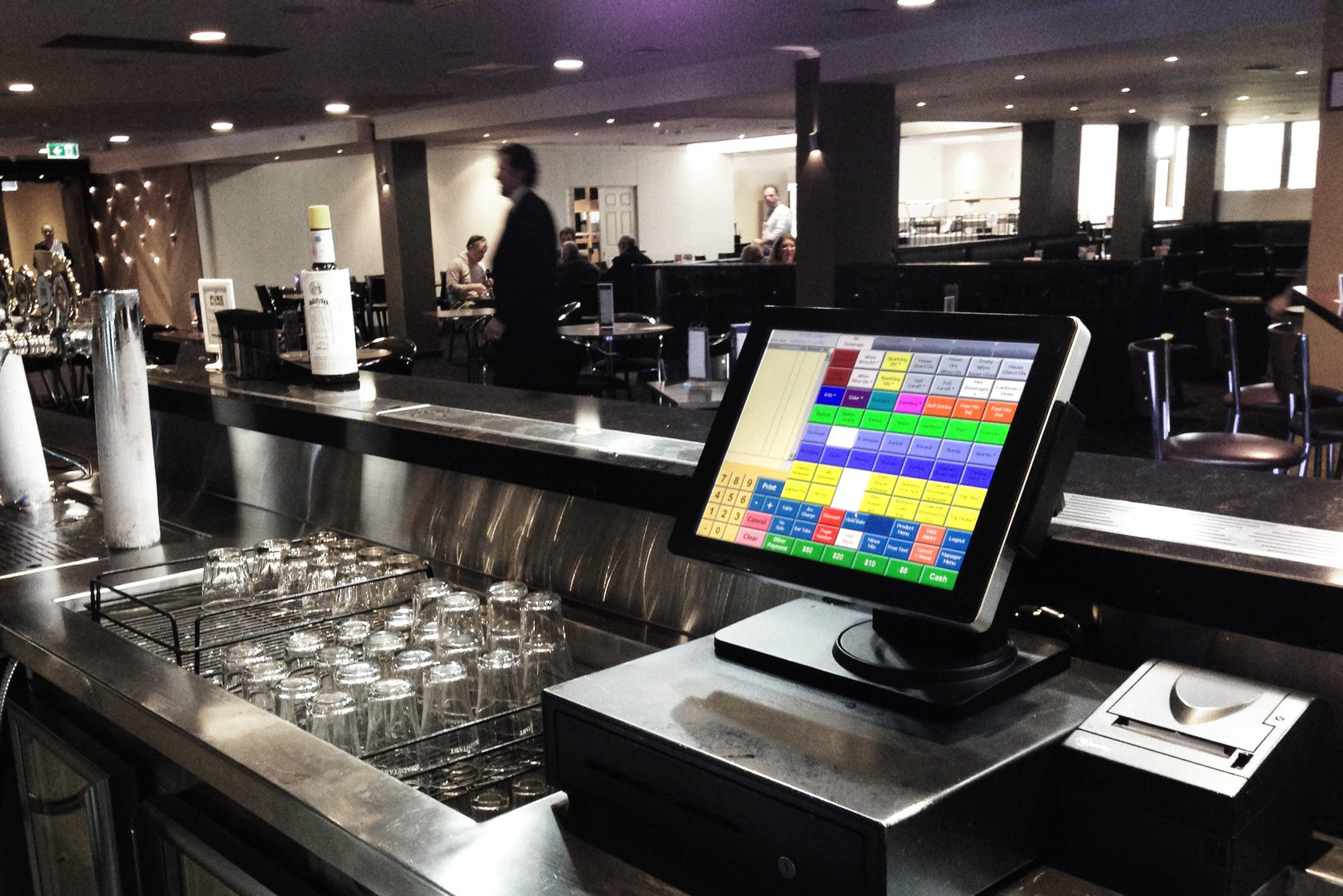 ייעול התפעול: יתרונות מערכות קופה מסחריות בבתי קפה ומסעדות