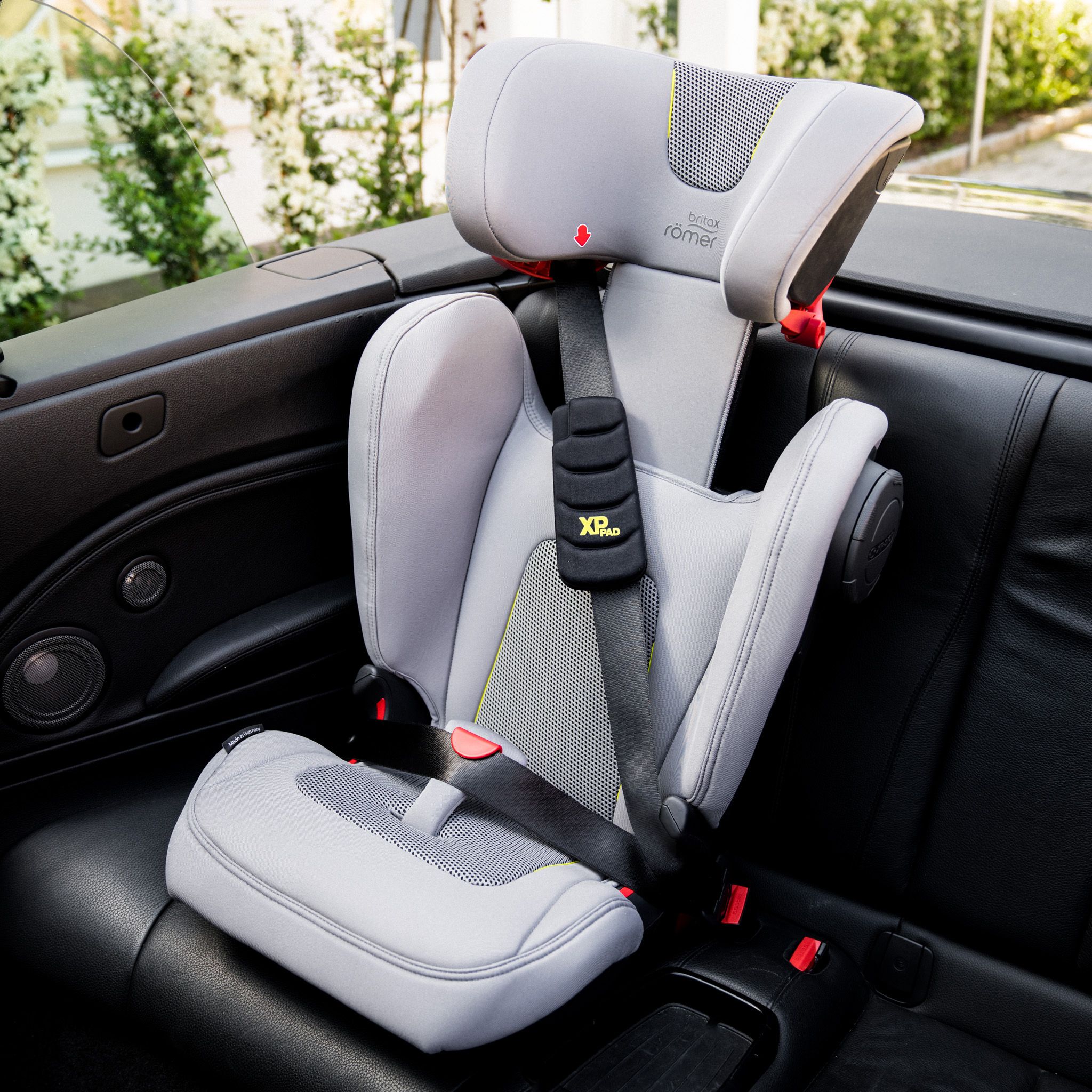 Buy a car seat with quick-release buckles in Israel