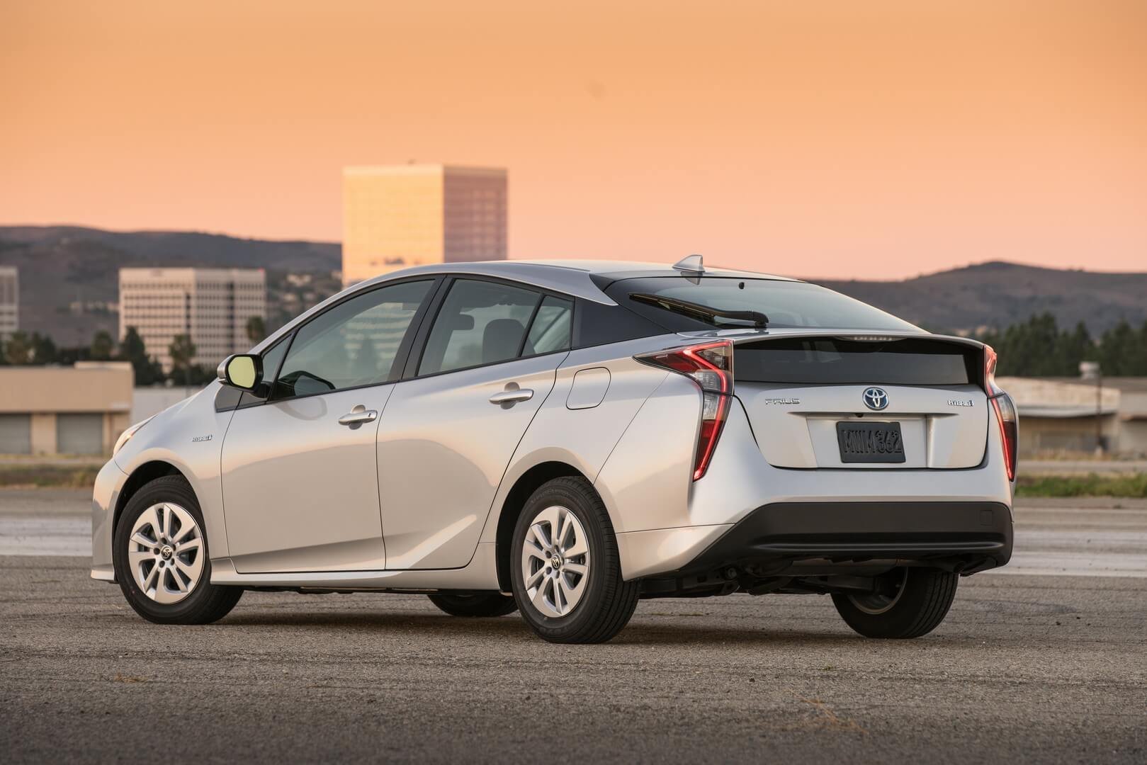 Buy Toyota Hybrid: efficient and environmentally friendly