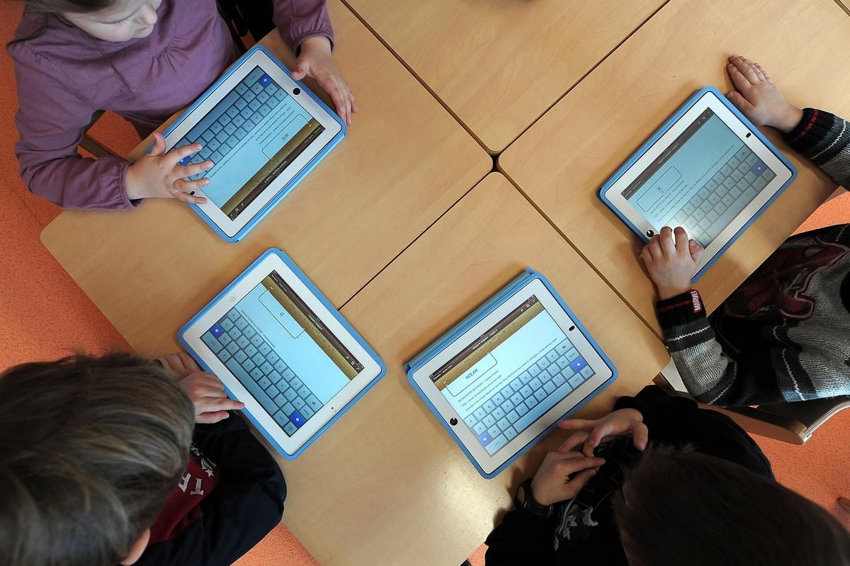 Advantages of tablets for education: the prospect of a bulletin board