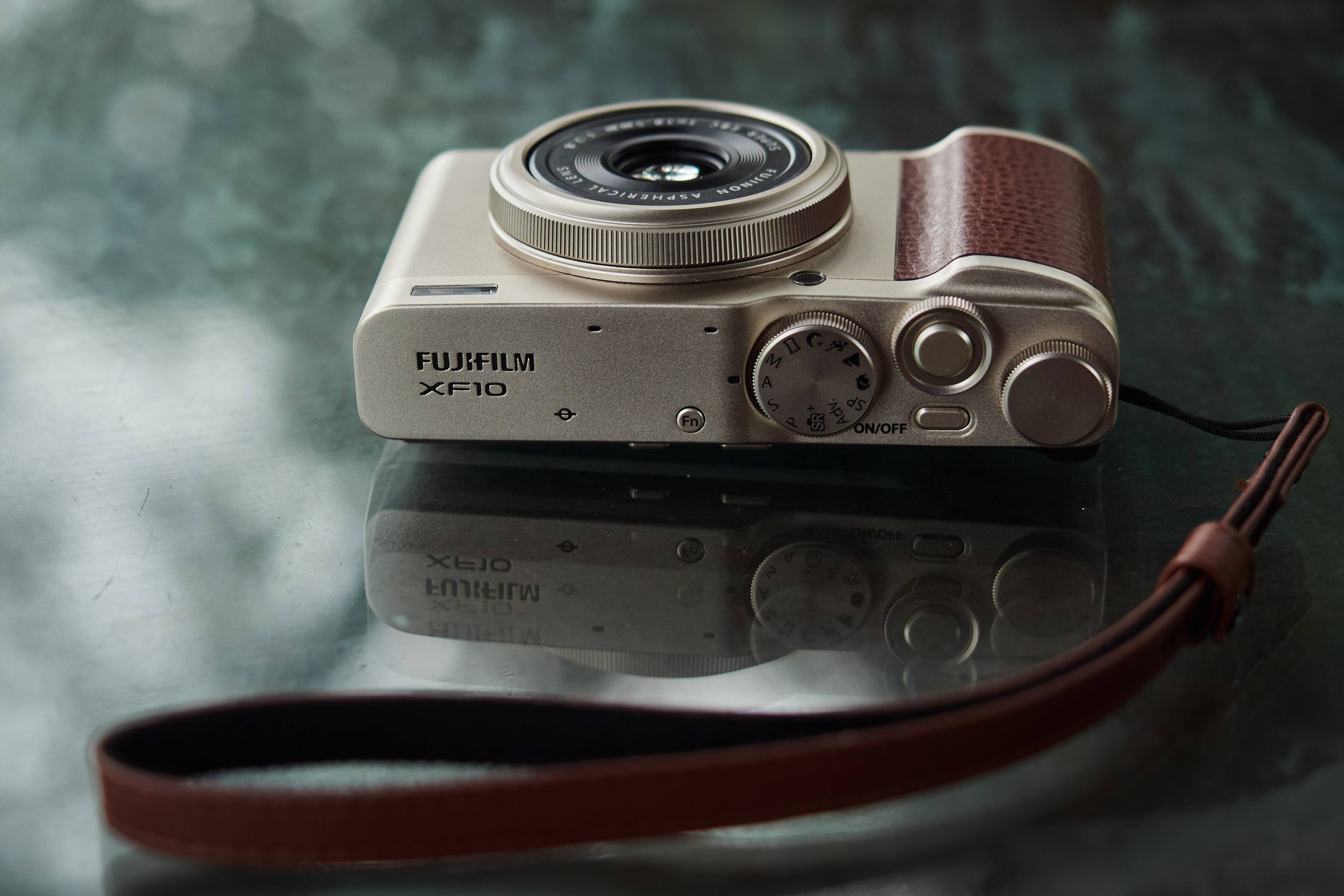 Fujifilm XF10: Pocket-Sized Compact with APS-C Sensor