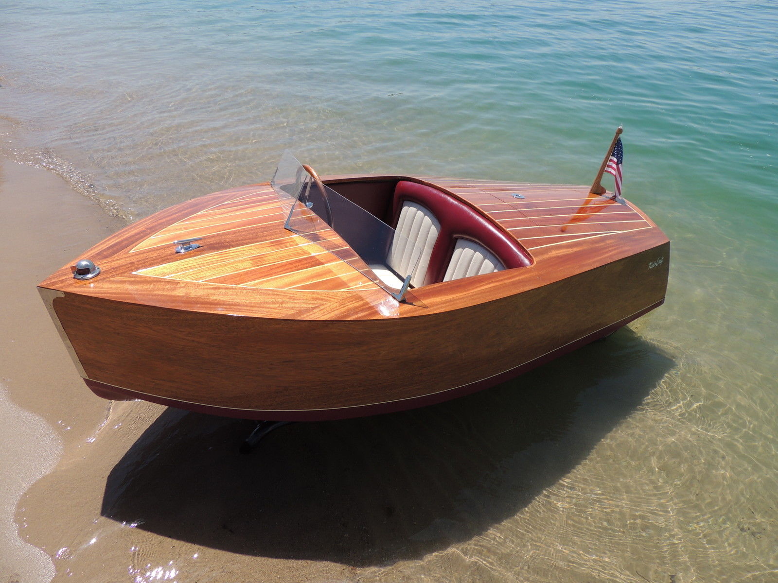 Boat Sale: small and versatile boats for leisurely travel