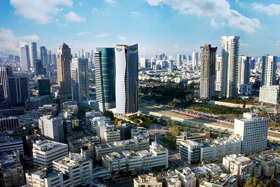 Ramat Gan Rooftop Living: Skyline Views in the Suburbs