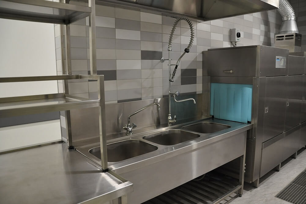 Upgrade your Kitchen: Buy restaurant sinks on a bulletin board in Israel