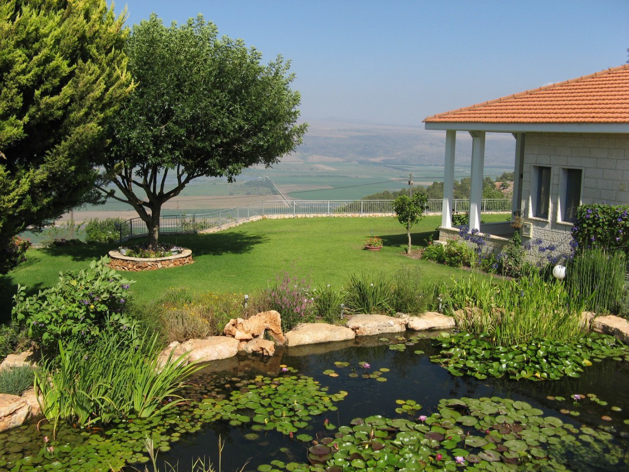 Безмятежный побег: изучение продажи загородных домов в Верхней Галилее