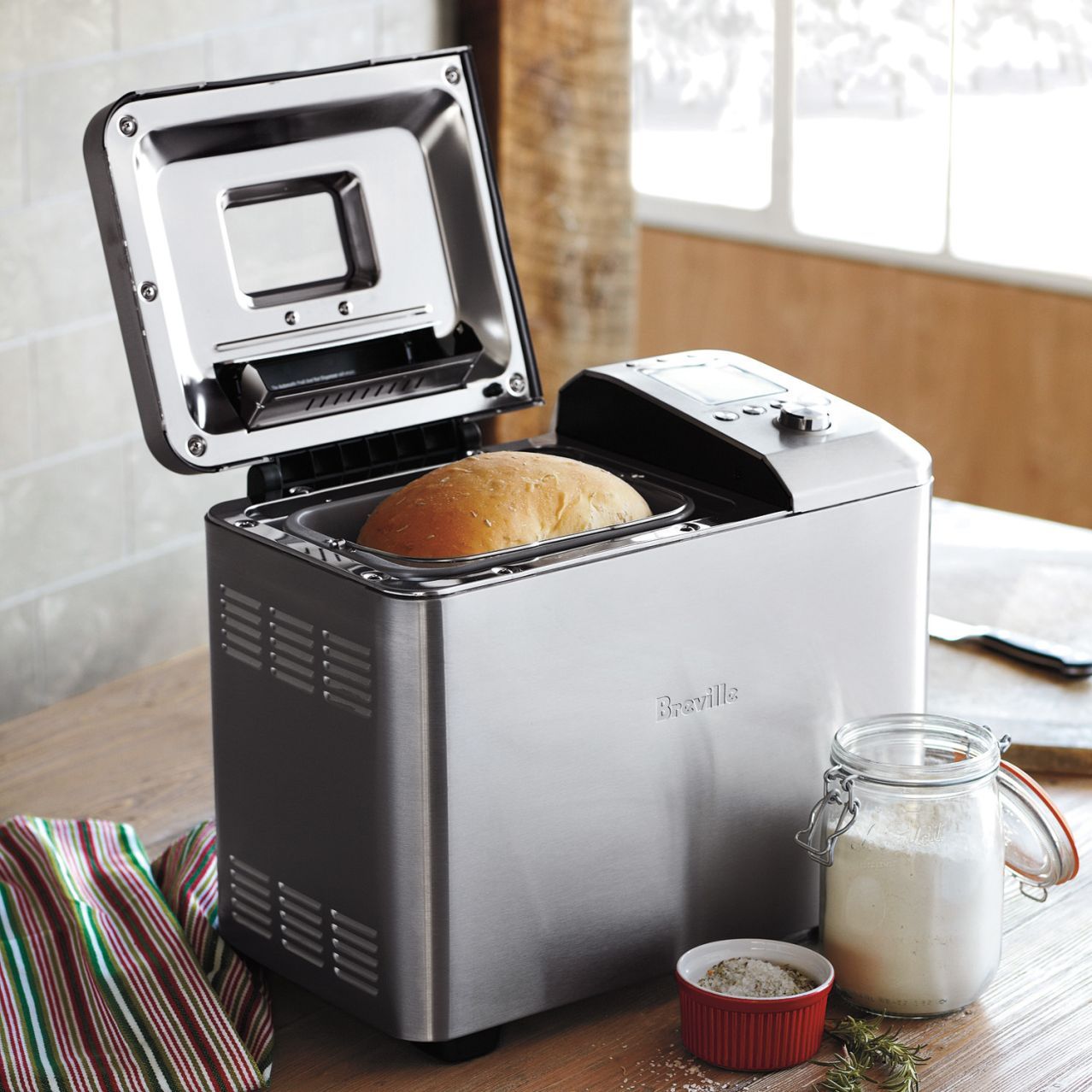 Customized Creations: Personalized Bread Making with the Breville BBM800XL Custom Loaf Bread Maker
