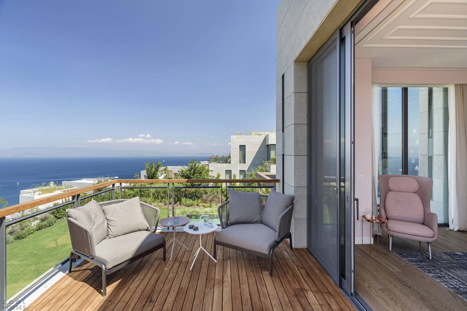 Buy apartments with sea view in Nahariya on the bulletin board