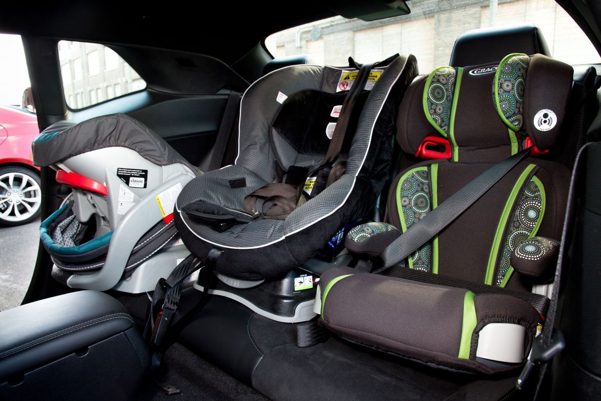 Buy a 3-in-1 universal car seat on a bulletin board in Israel