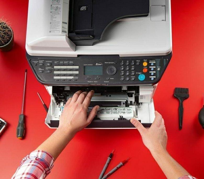 Entretien des imprimantes de vos propres mains par rapport aux services professionnels en Israël