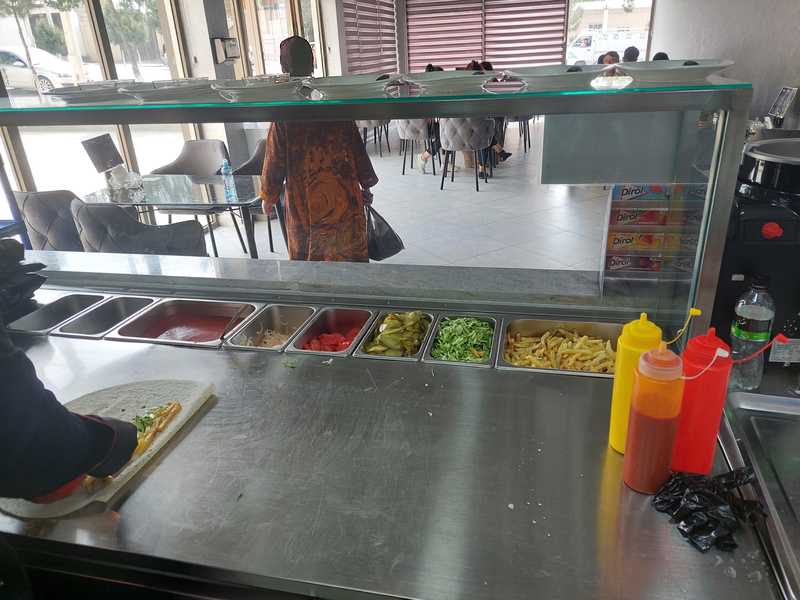 Коммерческие охлаждаемые столы для приготовления пищи