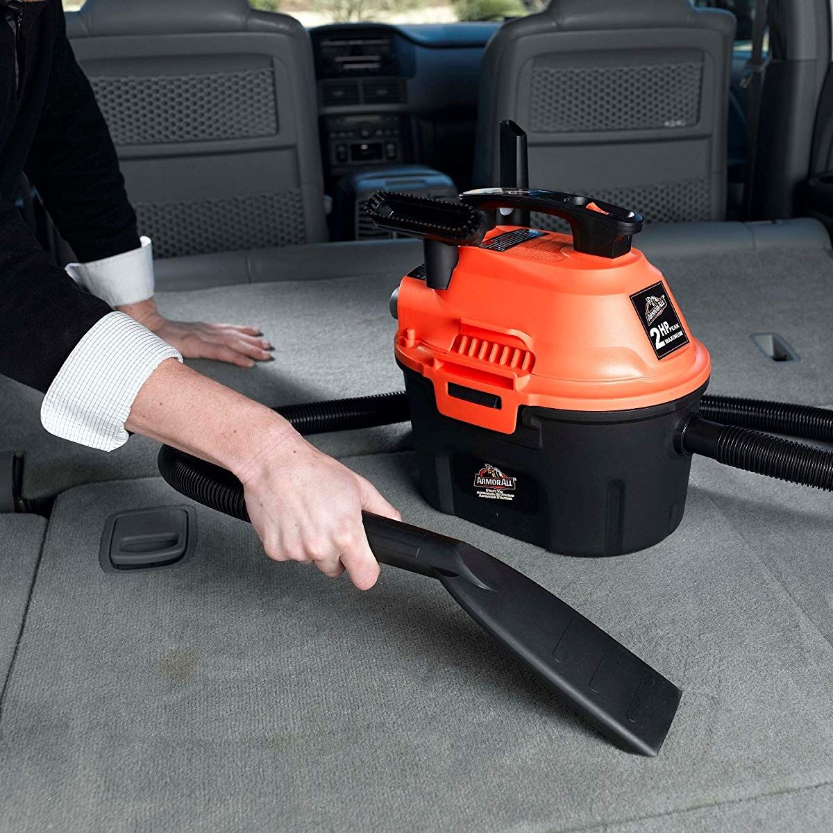 حل التنظيف المحمول: حافظ على نظافة سيارتك باستخدام المكنسة الكهربائية الرطبة/الجافة من Armor All AA255
