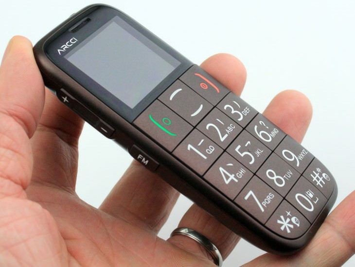 Лучшие телефоны для пожилых людей: простые в использовании варианты в Израиле