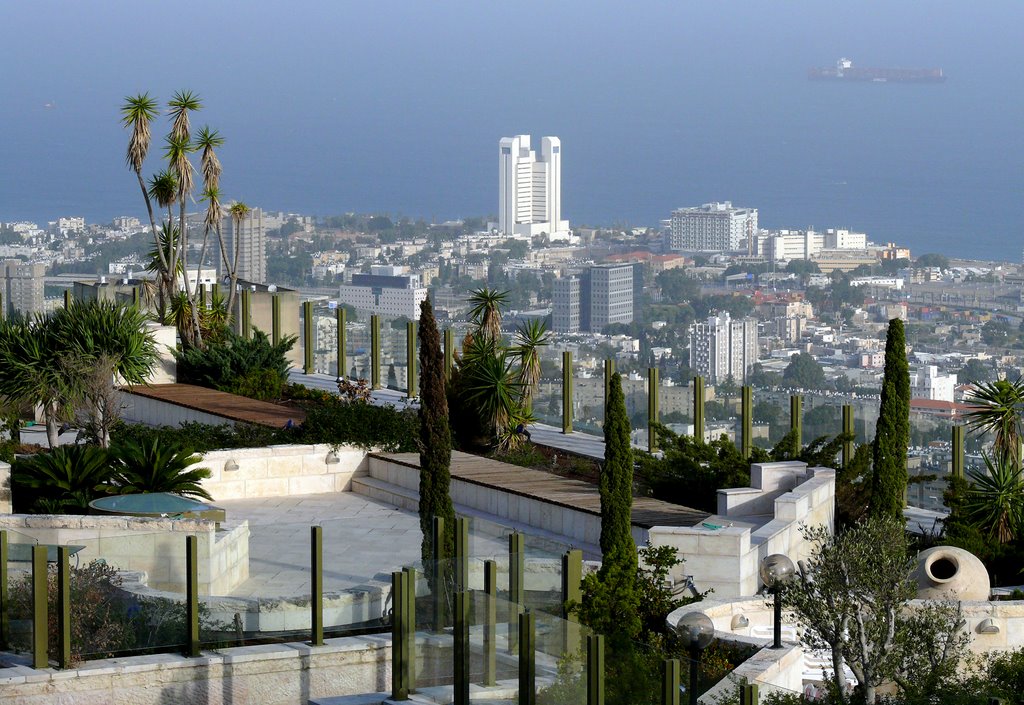 Urban opportunities: Buy commercial land in the center of Haifa.