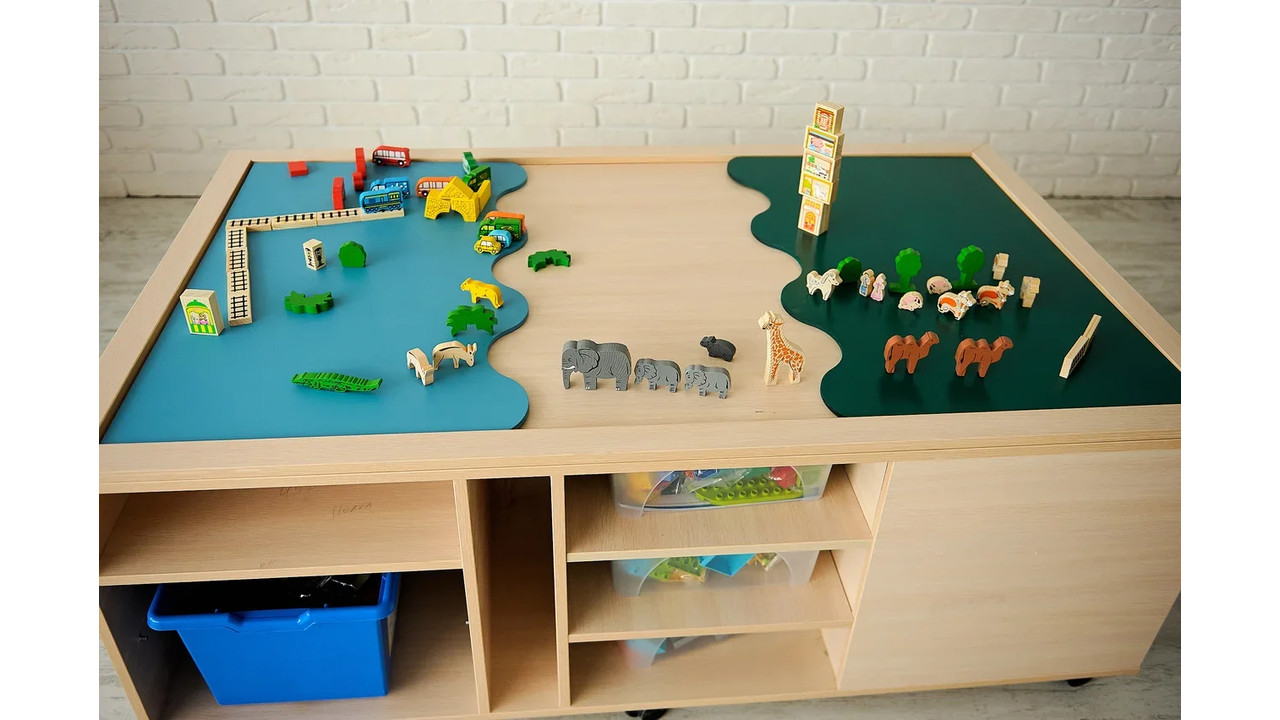 Playtime Central: طاولات أنشطة متعددة الأغراض لترفيه الأطفال الإسرائيليين