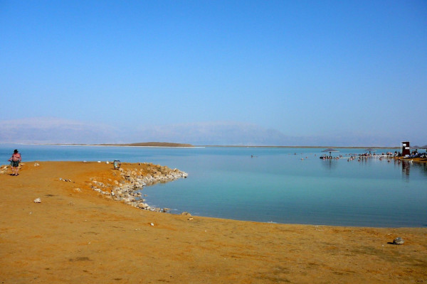 هل يمكن بيع مياه البحر الميت