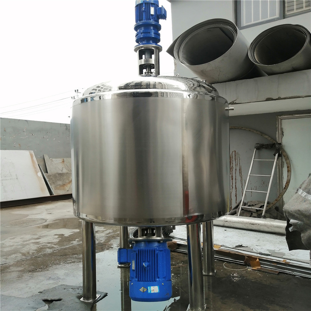 خزانات وأوعية الخلط الصناعية: تحسين معالجة السوائل في التطبيقات الصناعية