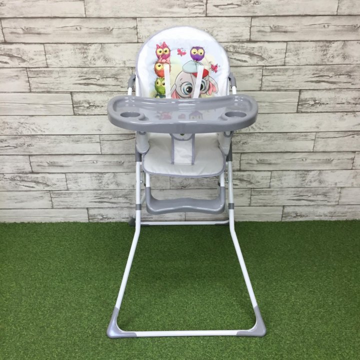 Easy Cleanup: High Chairs with Removable and Washable Tray Inserts