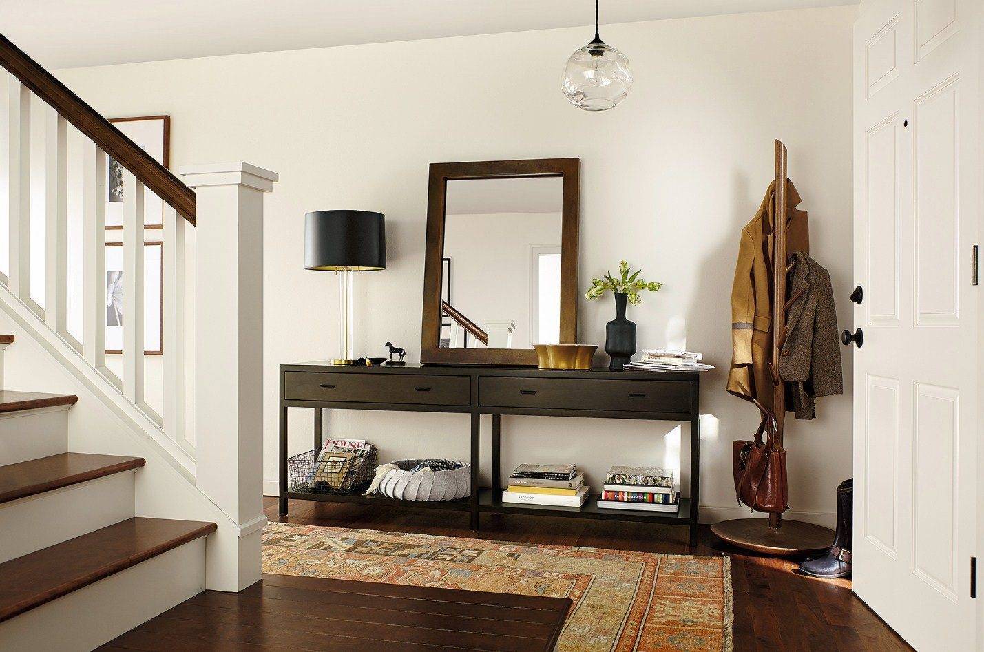 Purchase and arrangement of the hallway: selection of furniture and accessories to create a functional area in Israel.